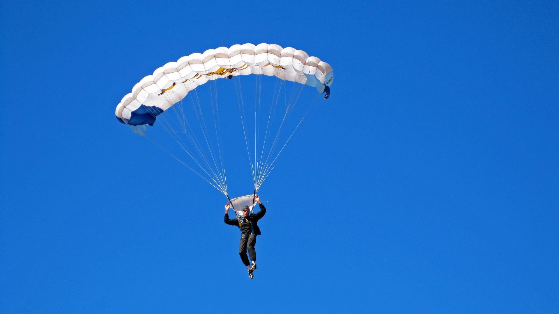 “中国女足连续获胜，热情点燃全国足球热潮”，中国女足的消息